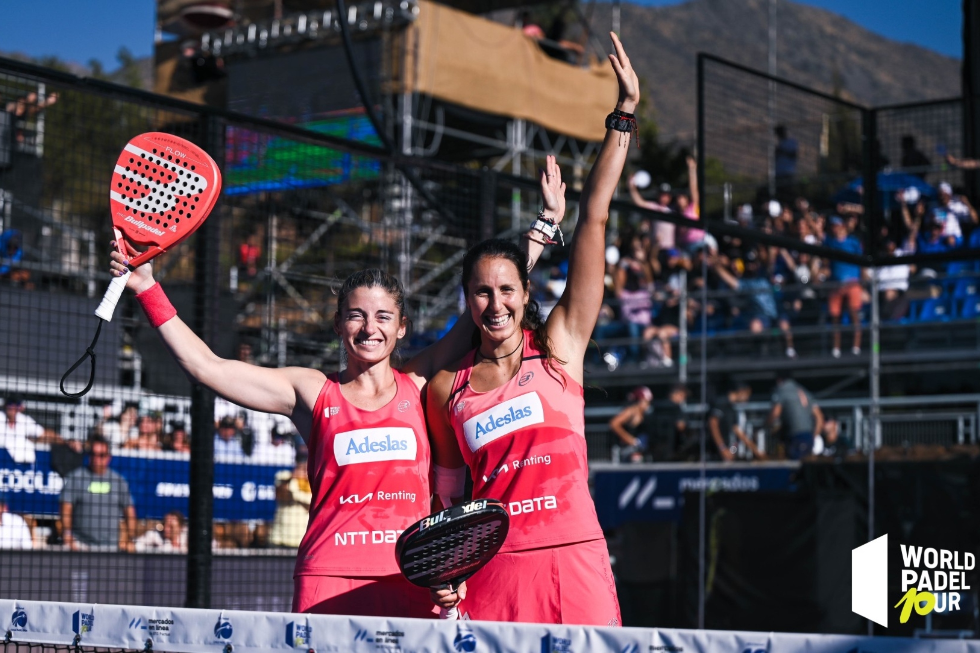 Salazar y Triay celebran el título en Chile.
