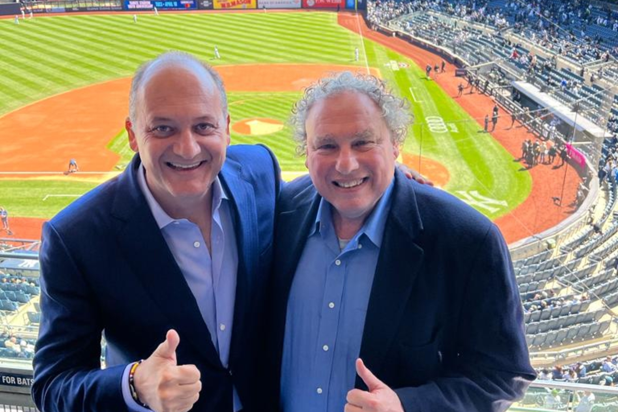 Fabrice Pastor, dueño de A1 Padel, junto a Randy L. Levine, presidente de los New York Yankees.