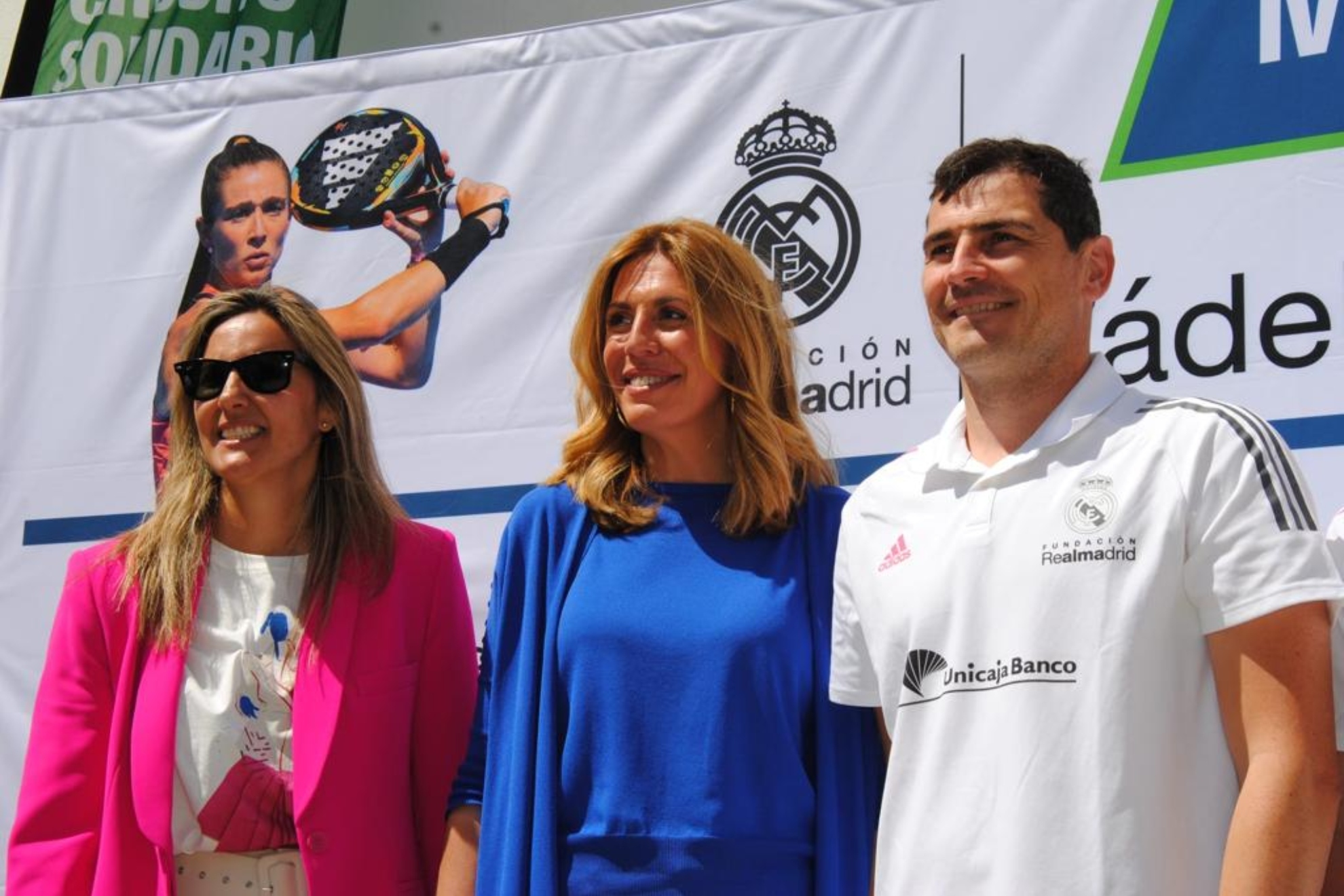 Paloma Tejero, en el centro, junto a Iker Casillas en un acto de pádel de la Fundación Real Madrid.