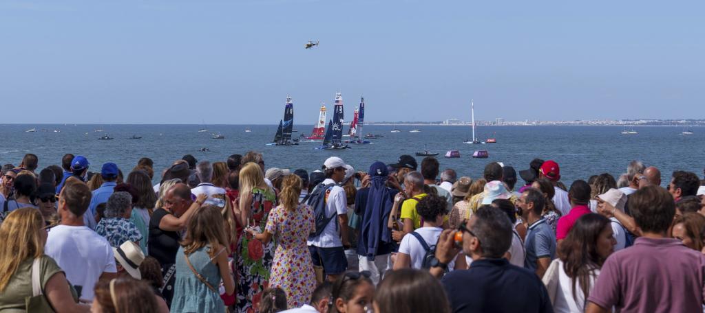 Público en el GP de SailGP en Cádiz en 2022.