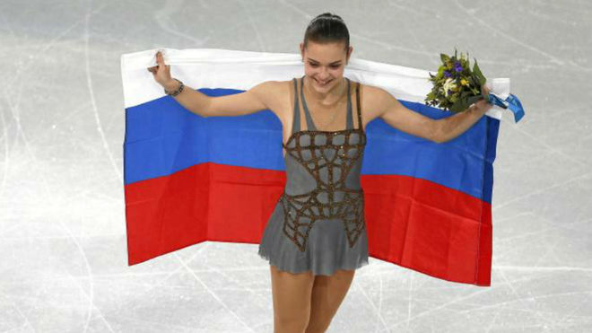 Adelina Sotnikova tras ganar la medalla de oro en Sochi 2014.