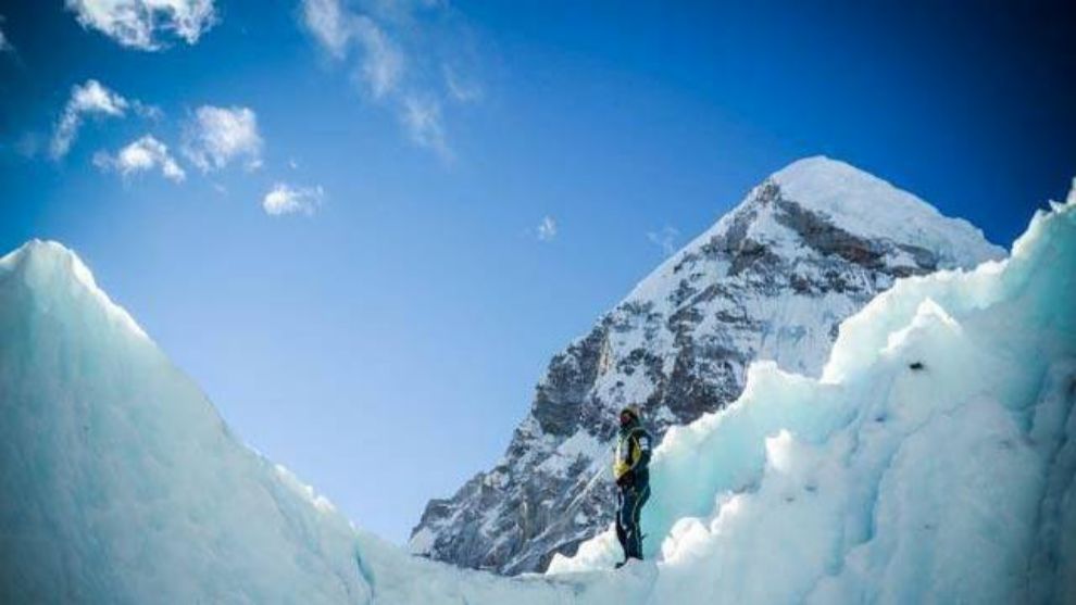 Bontita imagen del Everest invernal, a cargo de la expedición de Txikon