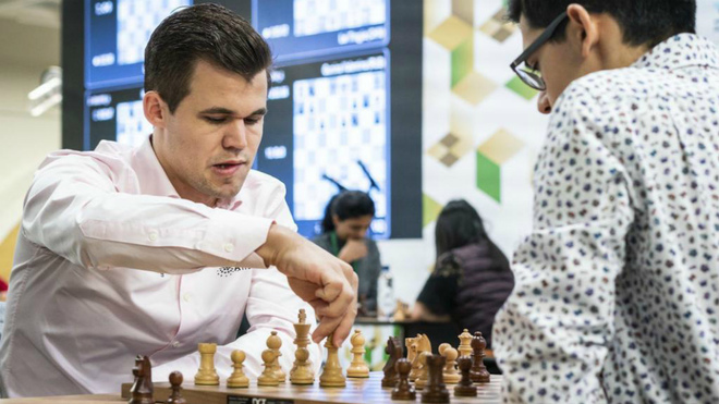 Magnus Carlsen durante una partida en 2018.