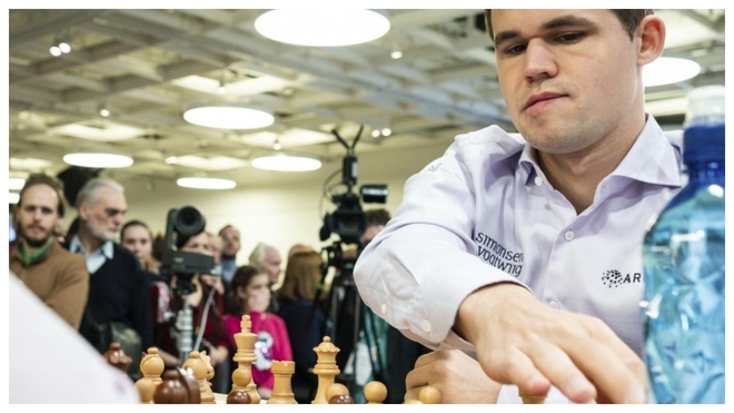 Magnus Carlsen, con blancas en una partida anterior.