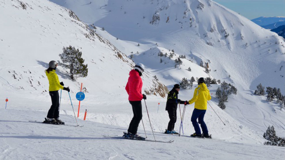 Unos esquiadores en Baqueira Beret.