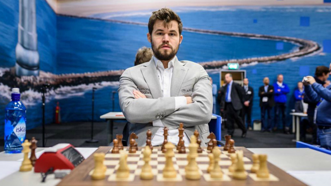 Magnus Carlsen en la final del  torneo Chess24.com Leyendas del Ajedrez