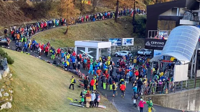 Las colas del primer día de apertura ha desatado la plémica en las pistas del Valle de Aosta