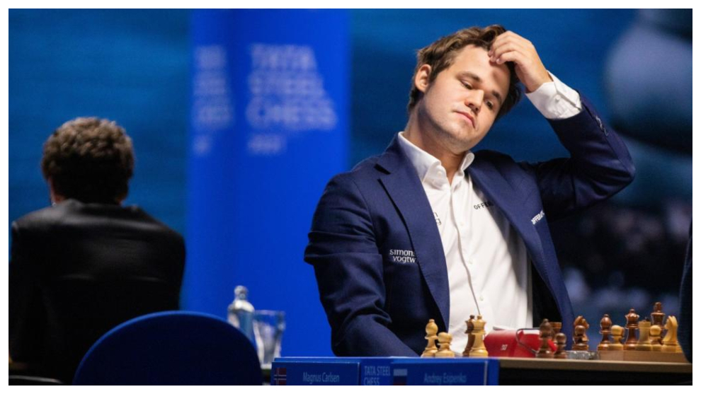 Magnus Carlsen durante una partida en el 83º Tata Steel de Wijk aan Zee.