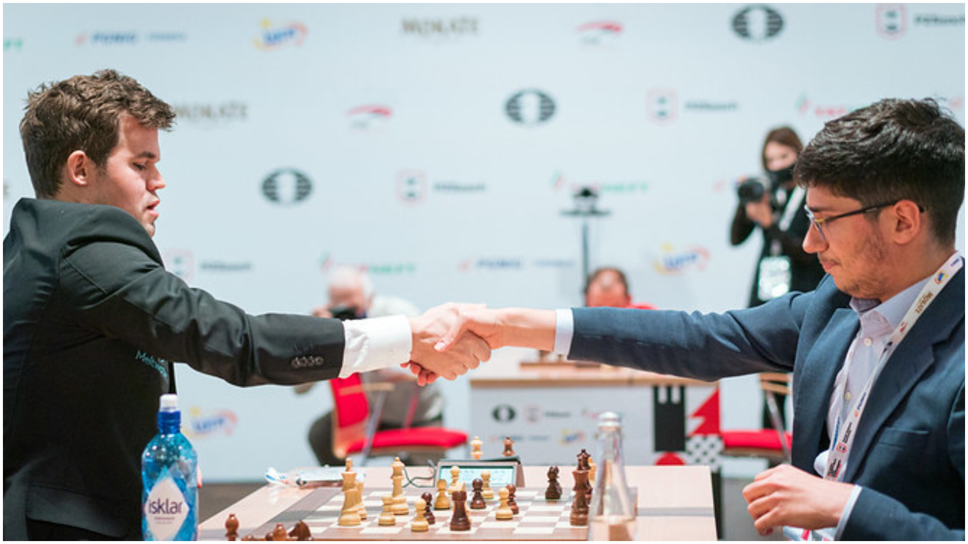 Magnus Carlsen y Alireza Firouzja, en el Mundial de Partidas Rápidas de Varsovia.