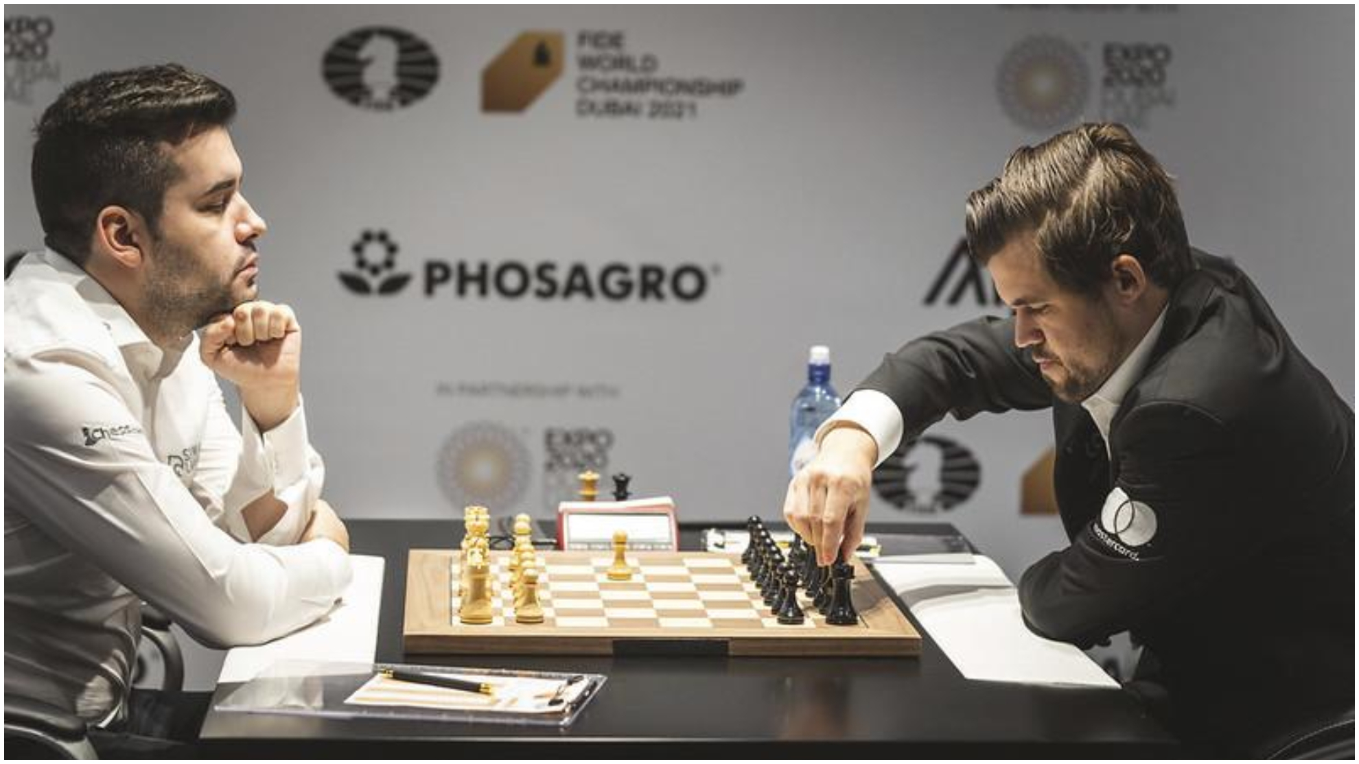 Nepo y Carlsen, en el Mundial.