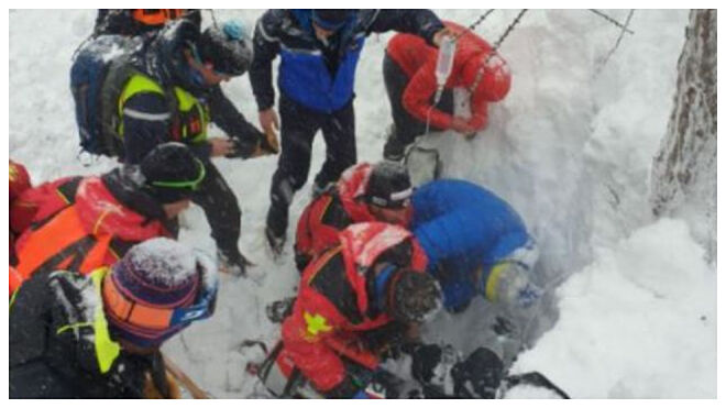 Momento del rescate en Val d'Isère.