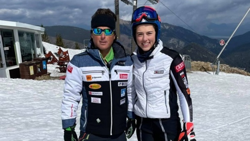 Petra Vlhova junto a Mauro Pini, que la dirigirá la próxima temporada.