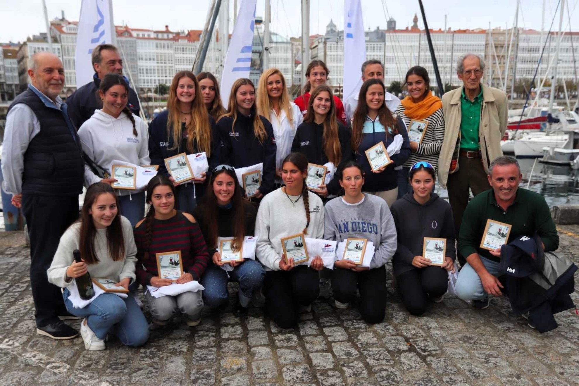 Los equipos de La Coruña, Vigo y Puerto Sherry, podio de la Isabel Zendal.