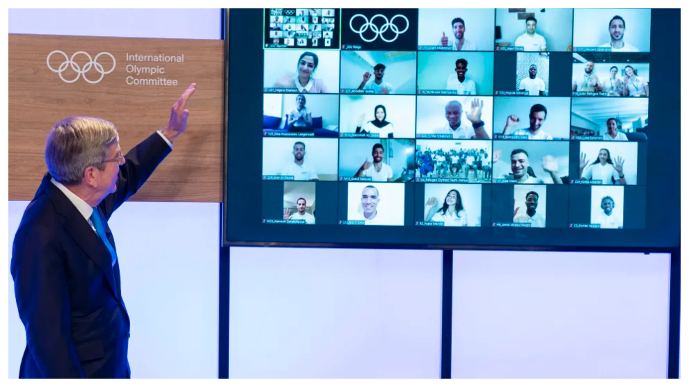Thomas Bach, presidente del COI, presenta el equipo olímpico de refugiados que competirá en Tokio.