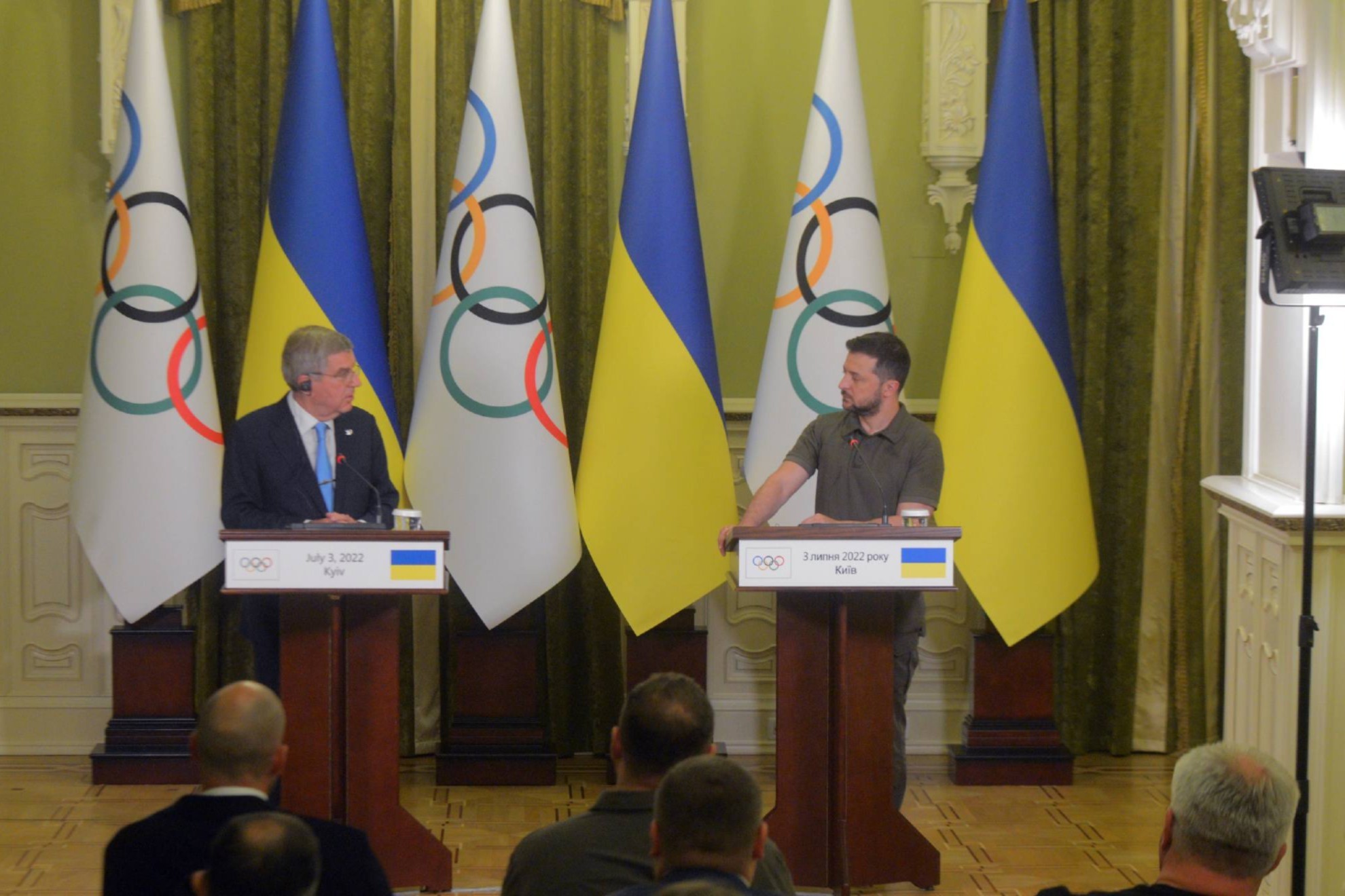 El presidente del COI, Thomas Bach, y el de Ucrania, Vladimir Zelensky