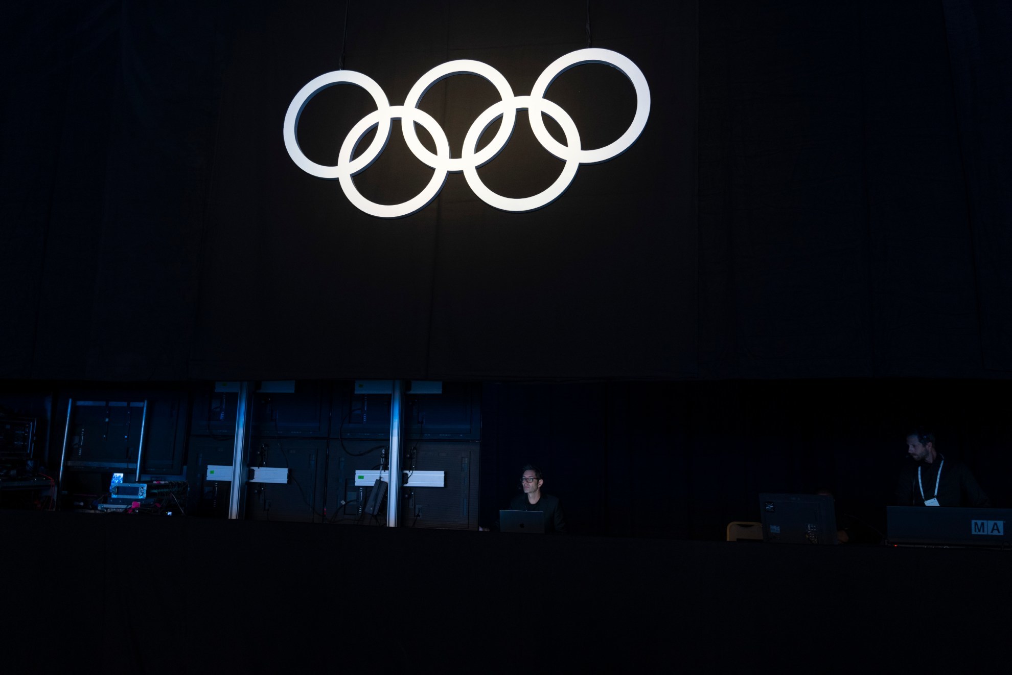 Los aros olímpicos durante la Sesión del Comité Olímpico Internacional (COI), reunida en Bombay (India).