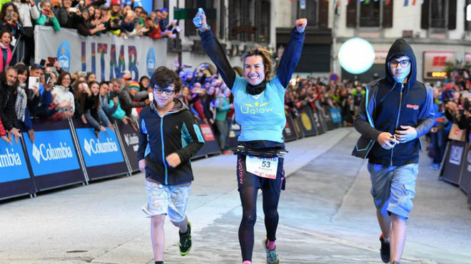 Francesca Canepa, a su entrada en meta como ganadora del Ultra Trail del Mont Blanc de 2018.