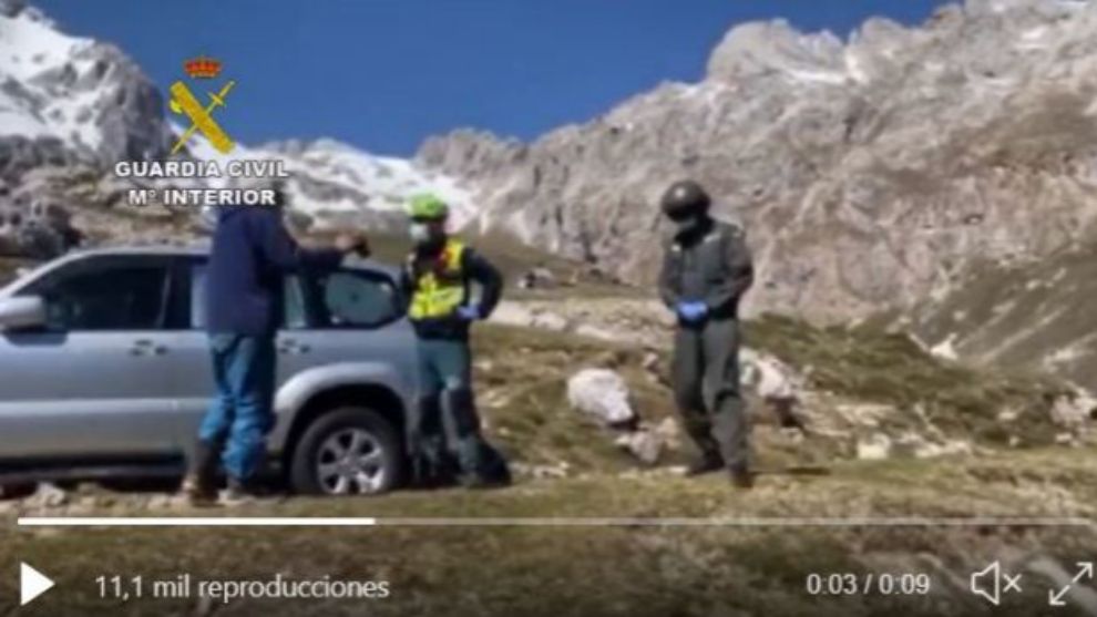 La Unidad de Helicópteros (UHEL) de Asturias localizó el vehículo en los Picos de Europpa
