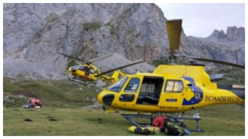 Helicópteros de rescata en los Picos de Europa.