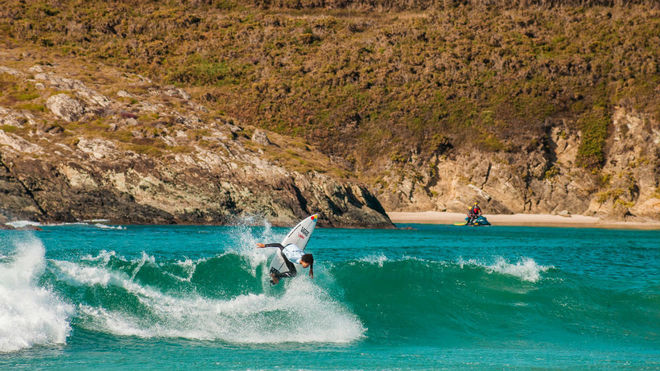 Un surfista en una edición anterior del Abanca Pantín Classic Galicia Pro