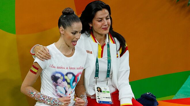 La entrenadora Ruth Fernández, a la derecha con Carolina Rodríguez en los JJOO de Río 2016.