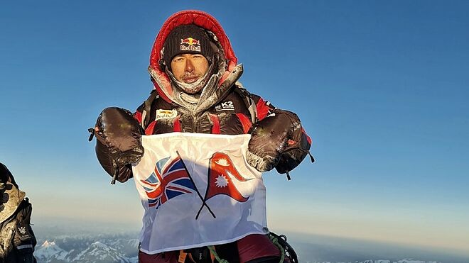 Nirmal Purja, en la cima del K2.