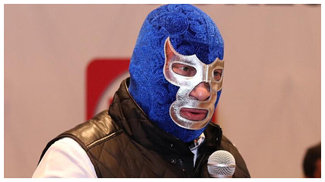 El luchador Blue Demon Jr, durante un acto electoral en Ciudad de México (México).