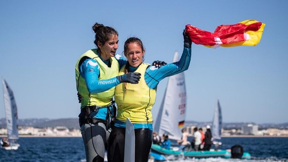 Patricia Cantero y Silvia Mas celebran el oro mundial en Vilamoura.