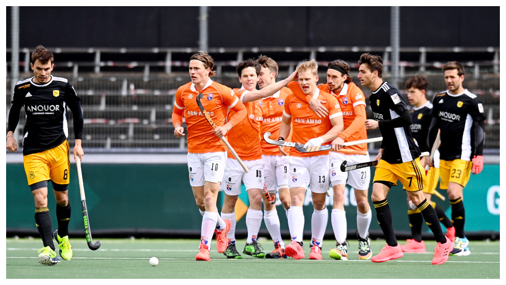 Los jugadores holandeses celebran uno de sus goles en la final de la Euroliga.
