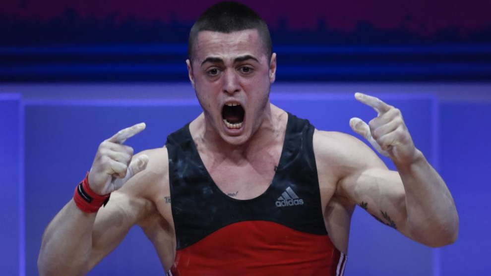 Karlos Nasar celebra la plata en 81 kg y su récord de Europa en dos tiempos.