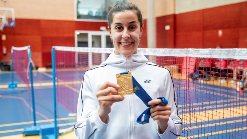 Carolina Marín posa con su quinta medalla de oro europea.