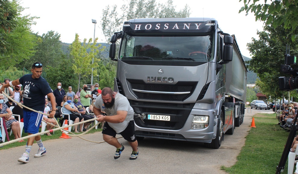 El actual campeón de España Juan Ferrer, en el arrastre de camión de 13,5 toneladas