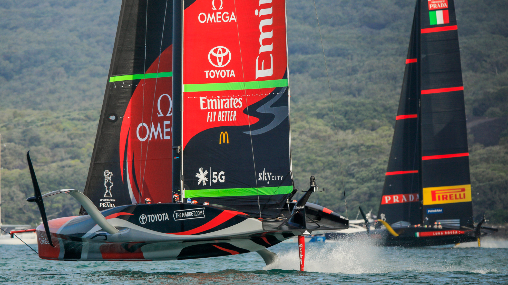 Emirates Team New Zealand y Luna Rossa en la edición anterior.
