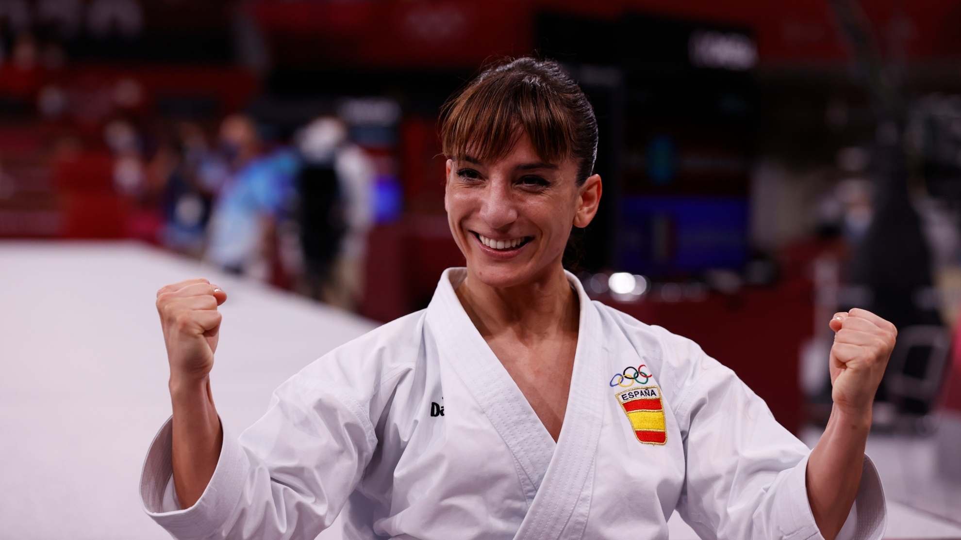 Sandra Sánchez celebra el oro en los Juegos de Tokio.
