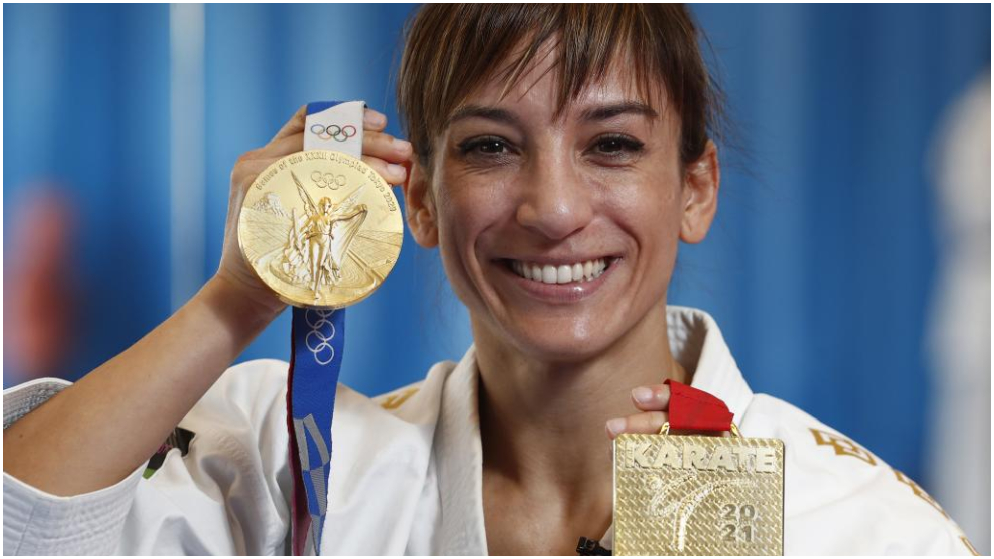 Sandra Sánchez, con el oro olímpico y la medalla del Europeo de 2021.