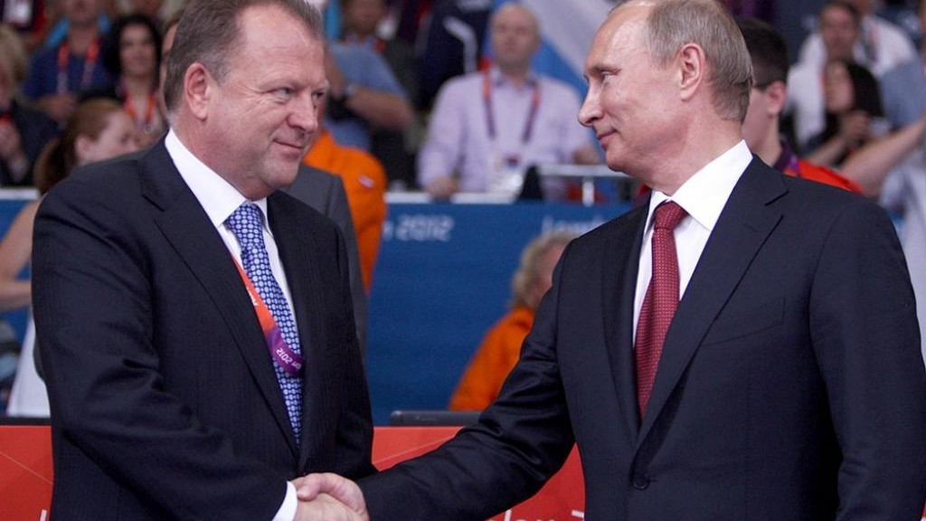 Saludo entre Marius Vizner, presidente de la FIJ, y el presidente ruso Vladimir Putin