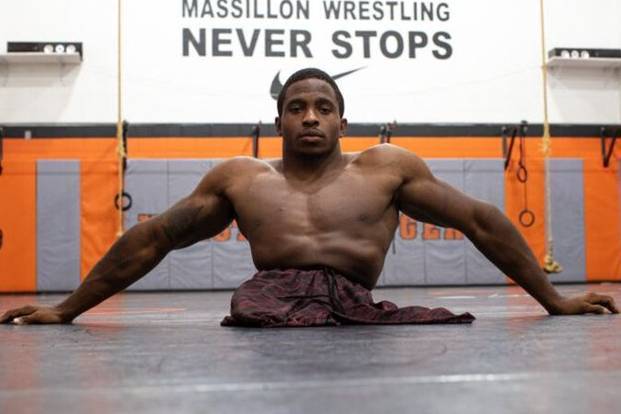 Zion Clark, un deportista que nació sin piernas, hará su debut como luchador profesional de MMA