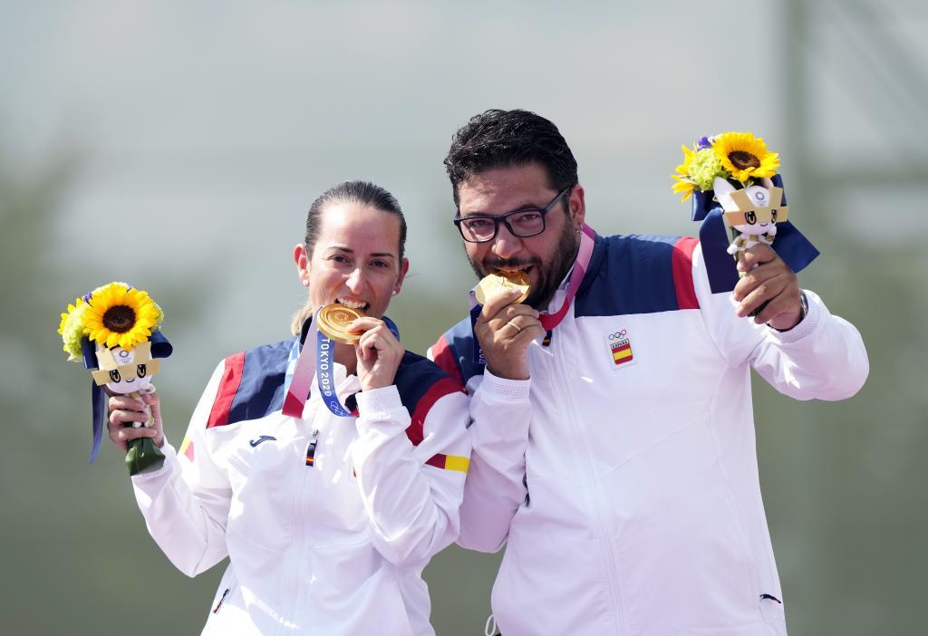 Fátima Gálvez y Alberto Fernández muerden el oro olímpico de Tokio.