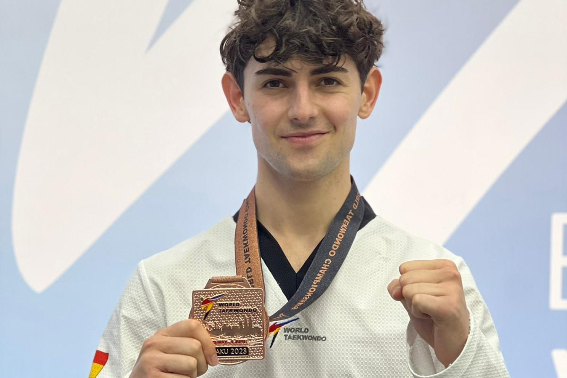 Joan Jorquera con su medalla de bronce conquistada en Bakú.