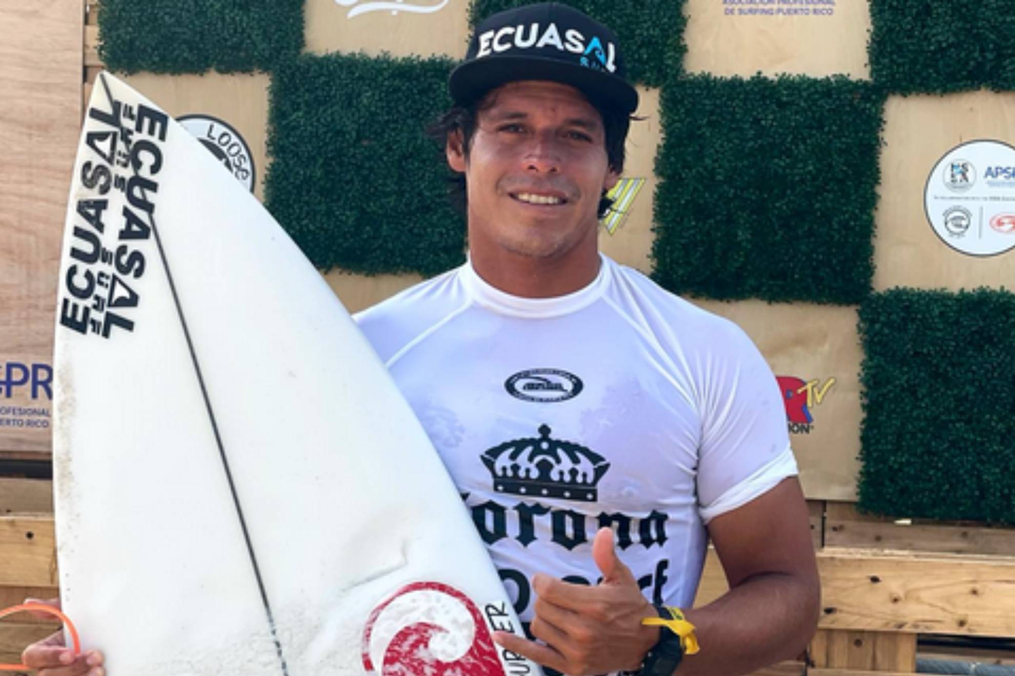 Muere el surfista ecuatoriano Israel Barona con 34 años