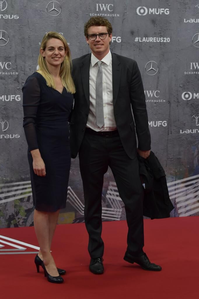 La exjugador de fútbol Nia Kuenzer y su marido Felix Groh.