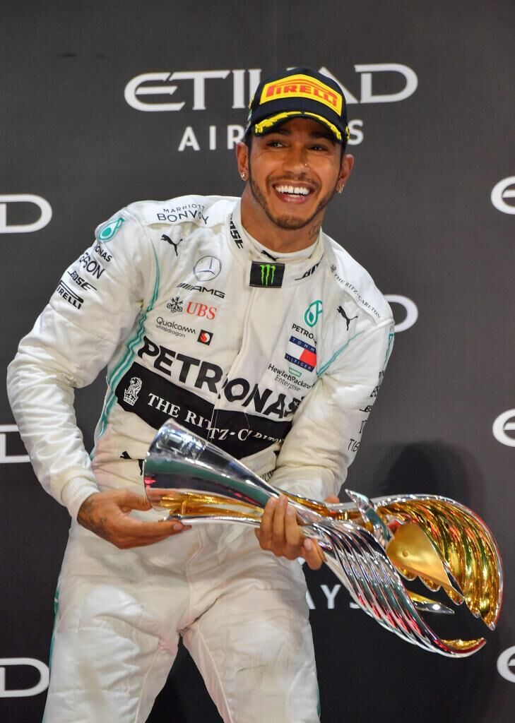 13. Lewis Hamilton (Fórmula 1): 54 millones de dólares