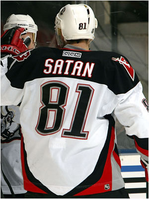 Miroslav Satan es un jugador eslovaco de hockey hielo.