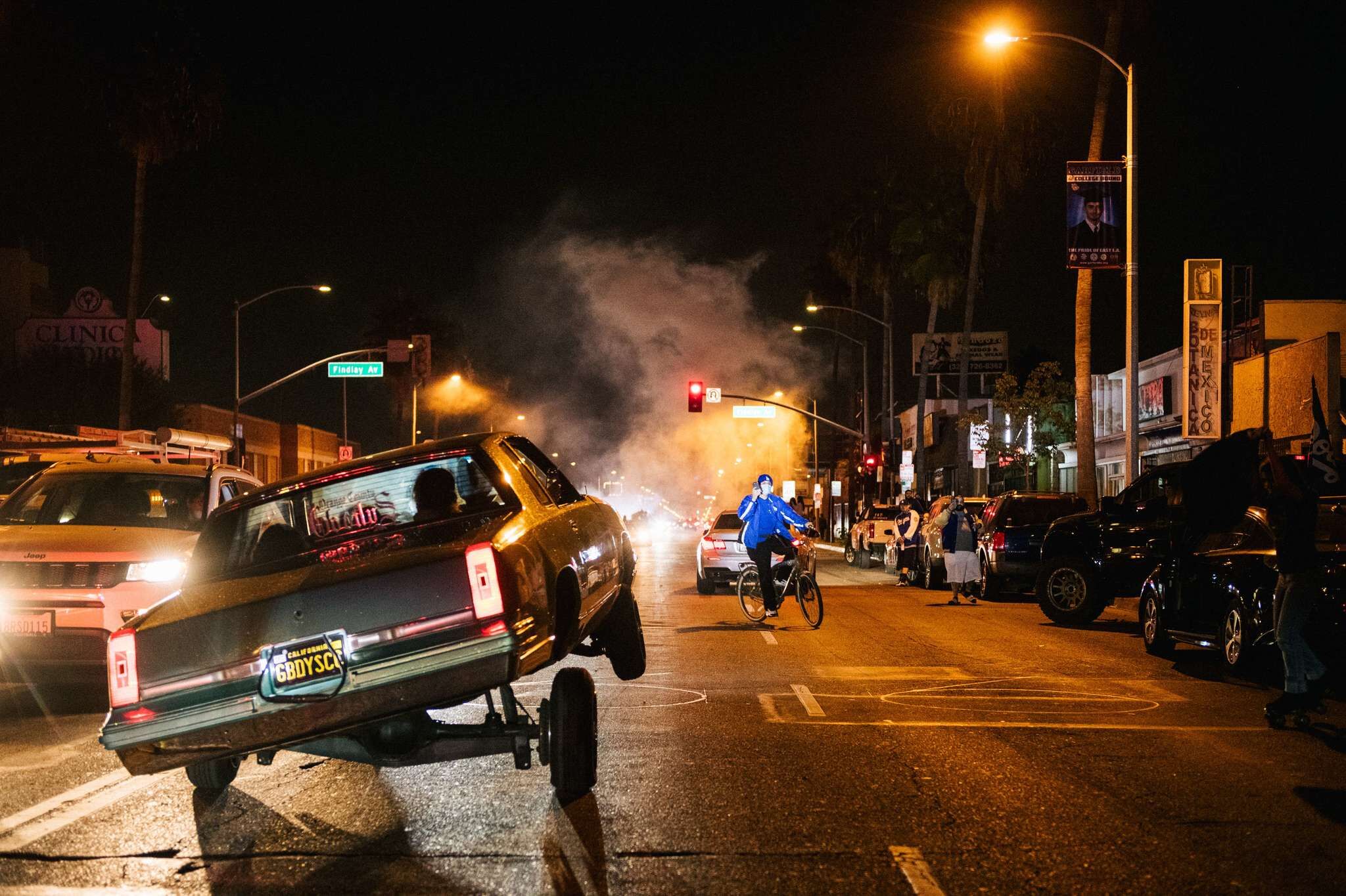 L.A., la ciudad donde "no eres nadie sin un coche", dio lugar a imágenes así tras el título de los Dodgers