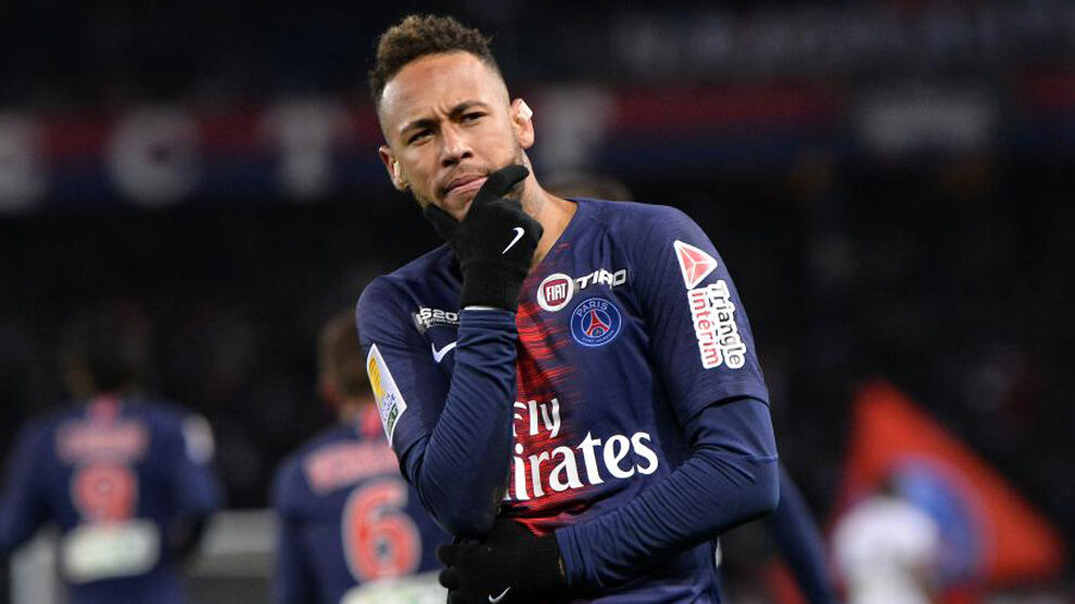 6. Neymar.  Ingresos anuales: 95,500,000 $. Ingresos totales: 200 000 000 $. Tardará 8 años y 5 meses en convertirse en billonario.