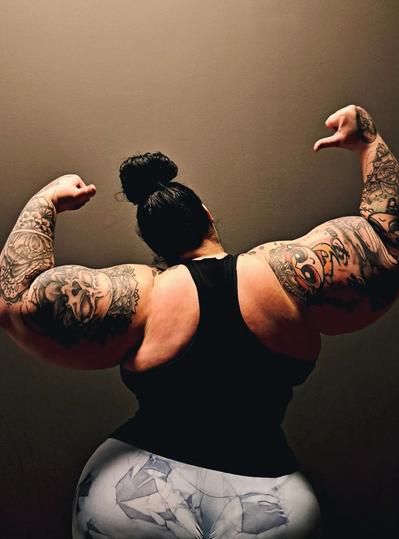 Jackie Koorn, la 'She-Hulk' del culturismo, se ha hecho famosa por tener  los bíceps más grandes que Arnold Schwarzenegger