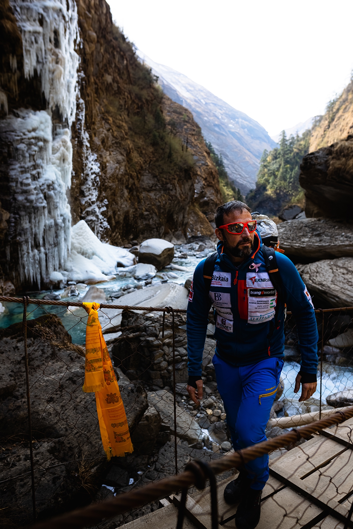 Alex Txikon, camino del campo Base del Annapurna.