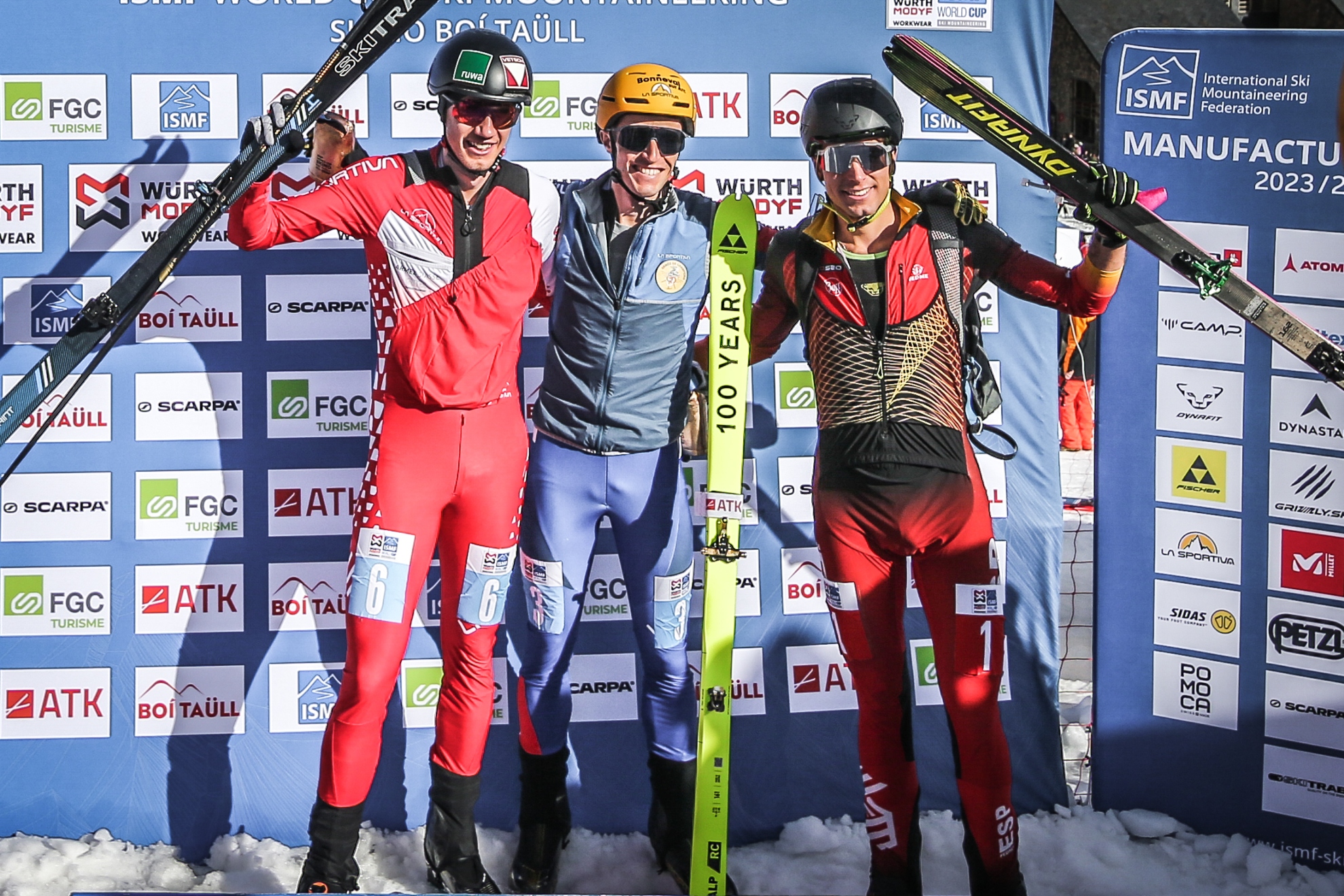 Arno Lietha, Thibault Anselmet y Oriol Cardona, en el podio.