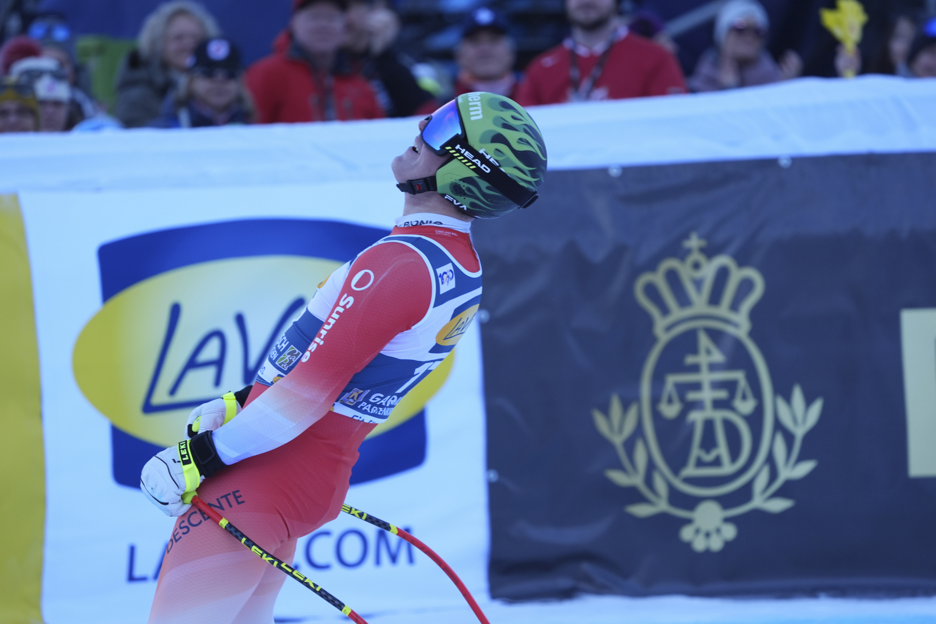 Franjo von Allmen celebra su tercer puesto en Garmisch.