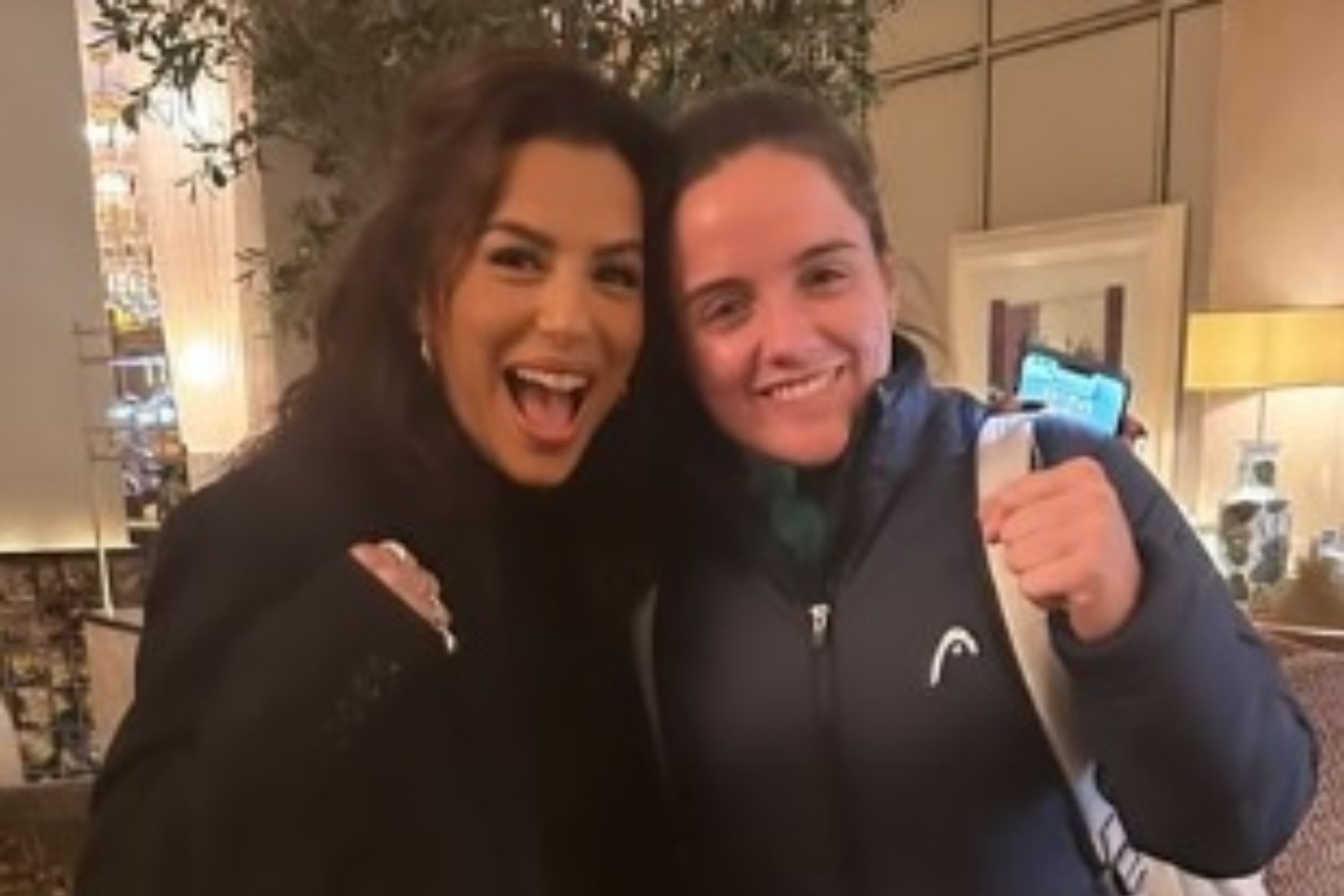 Eva Longoria y Paula Josemaría.